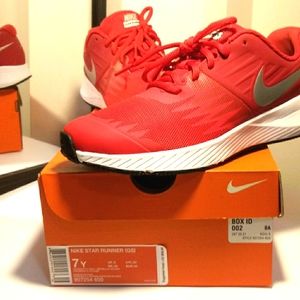 NIKE STAR RUNNER (Size 7Y)